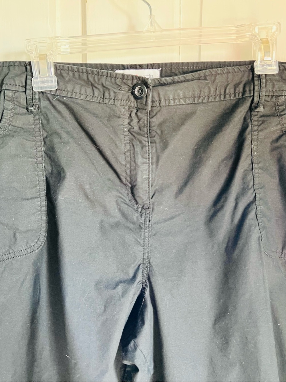 High-Waist Black Women's Cargo Shorts with Utility Pockets size 24